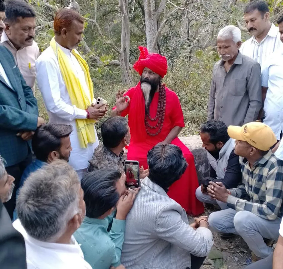 श्रीराम का संदेश लेके गांव गांव पहुच रहे परमहंस दाती महाराज